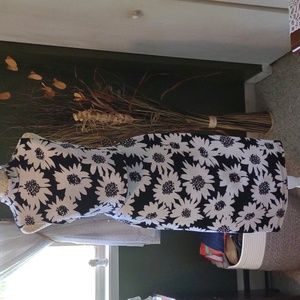 Sans Souci skirt set. Size Medium.